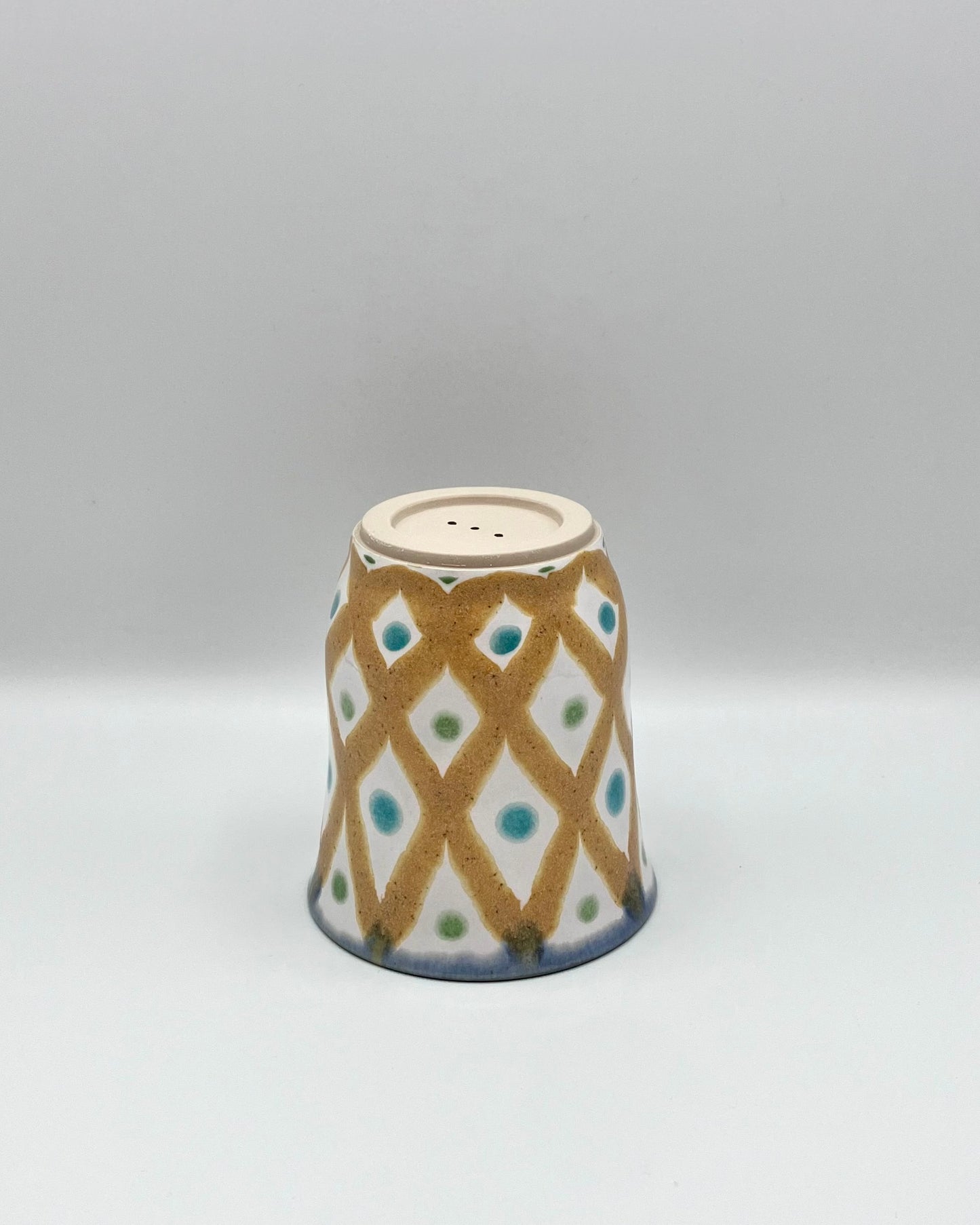 Ochre lattice cup