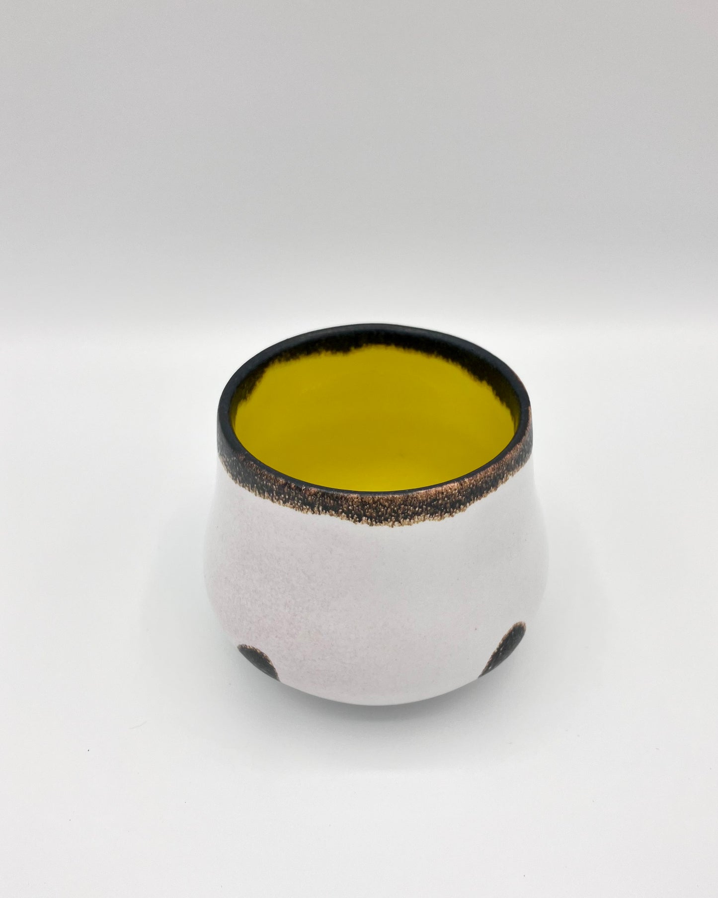 Dusted white four dot cup