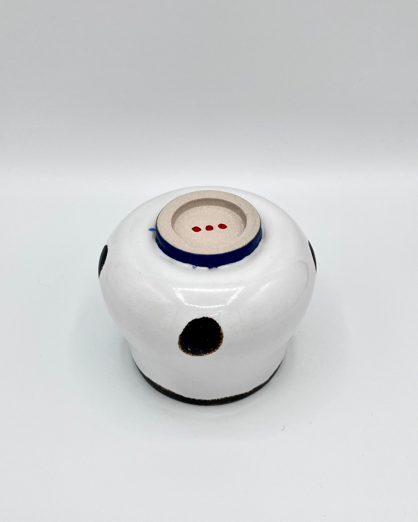 Dusted white four dot cup