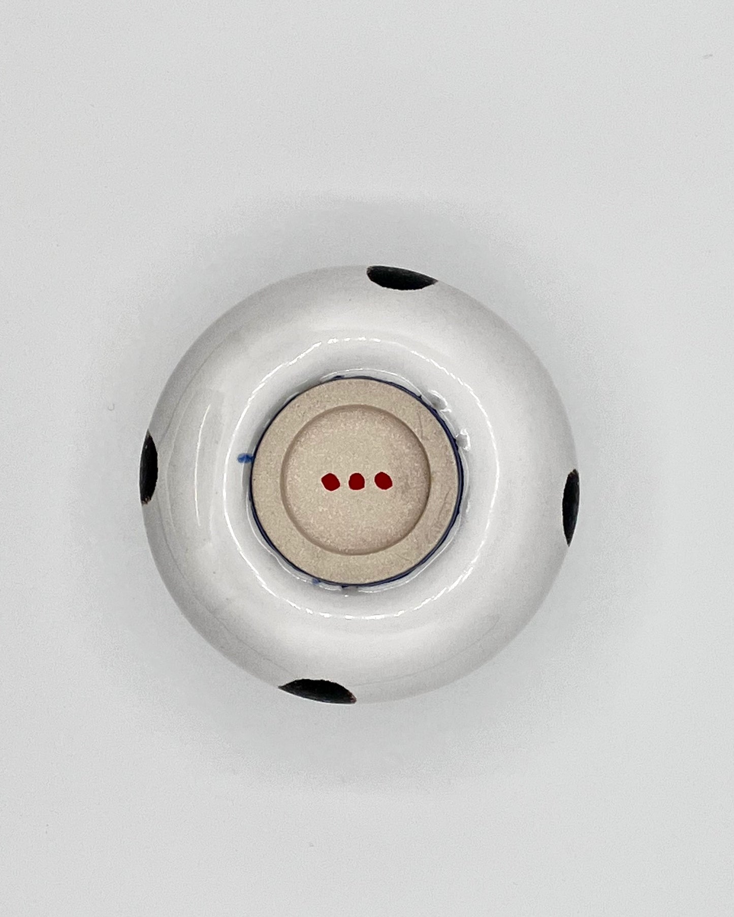 Dusted white four dot cup